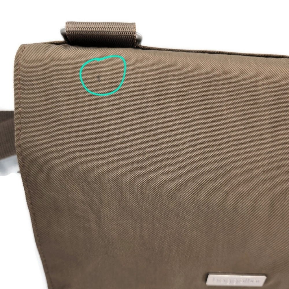 Baggallini Venture Tan Brown Tri-Zip Flap-Close Shoulder Crossbody Messenger Bag - Picture 11 of 12